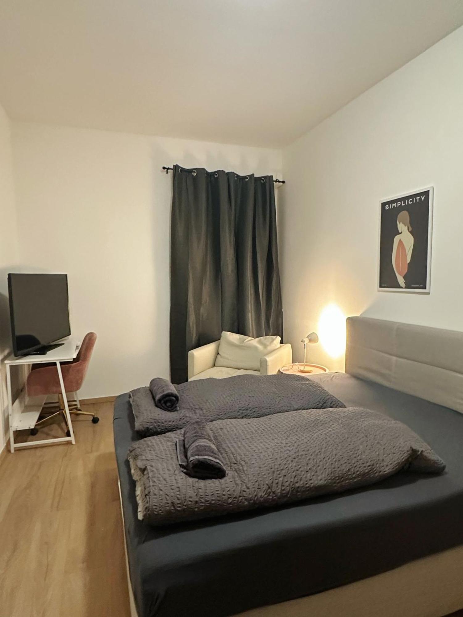 2Schlafenzimmer 5Betten Montuerwhonung Apartment Dusseldorf Exterior photo